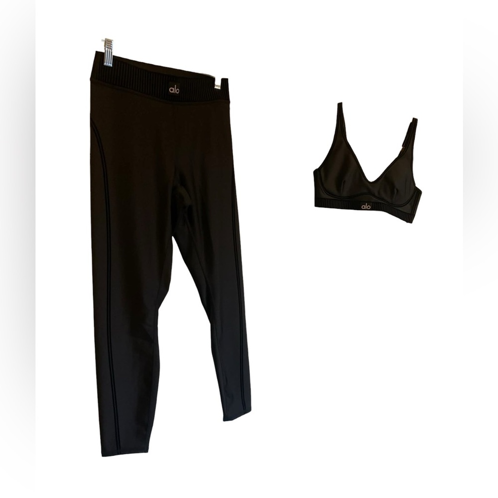 NWT Alo Yoga 7/8 line up leggings and bra set BLACK Size S